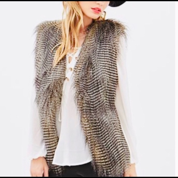 Forever 21 Faux Fur Open Front Vest - Picture 1 of 13